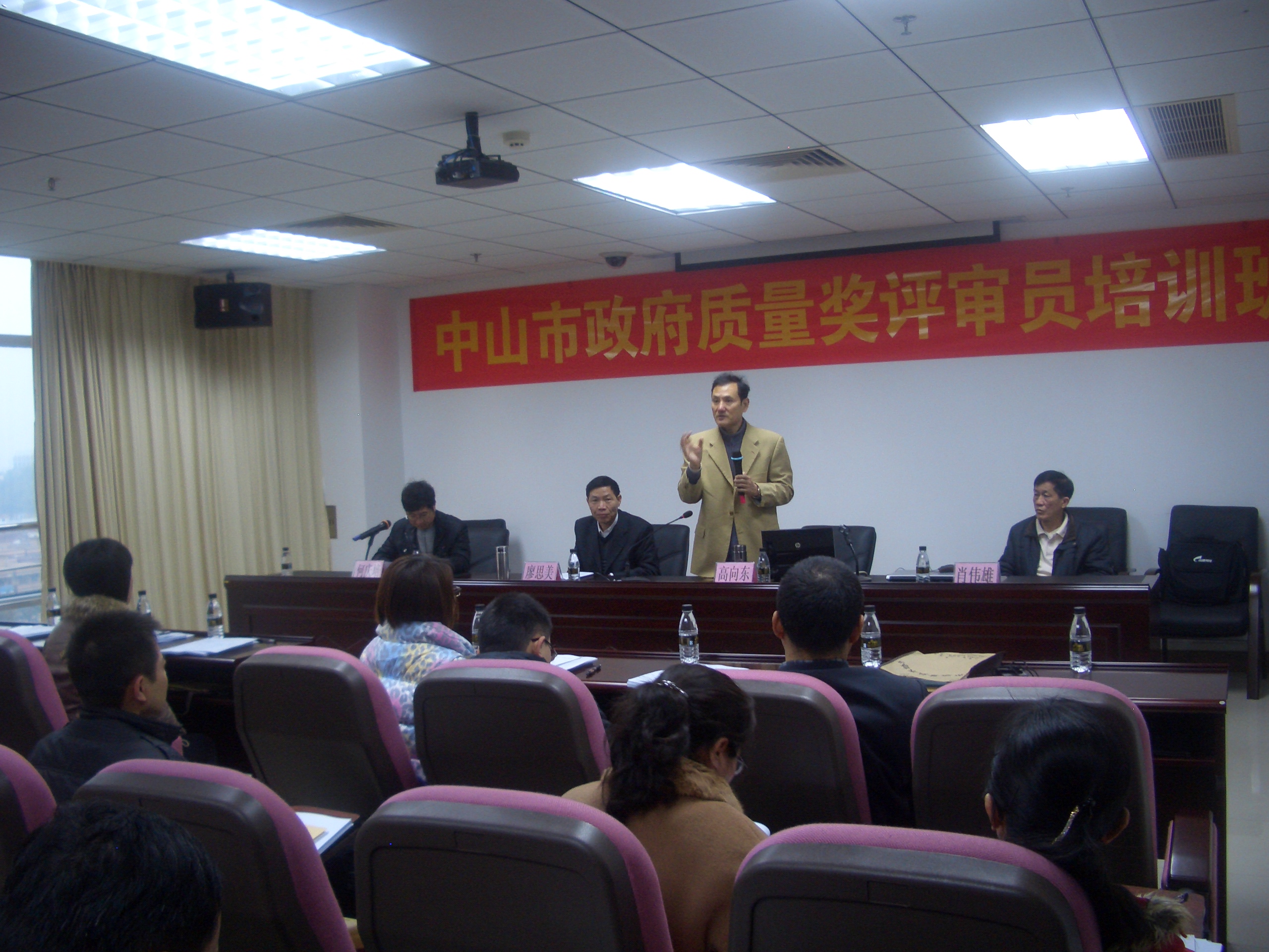 图1在开学典礼上